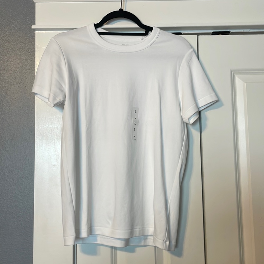 Women’s UNIQLO U White Crew Neck Short Sleeve T-Shirt